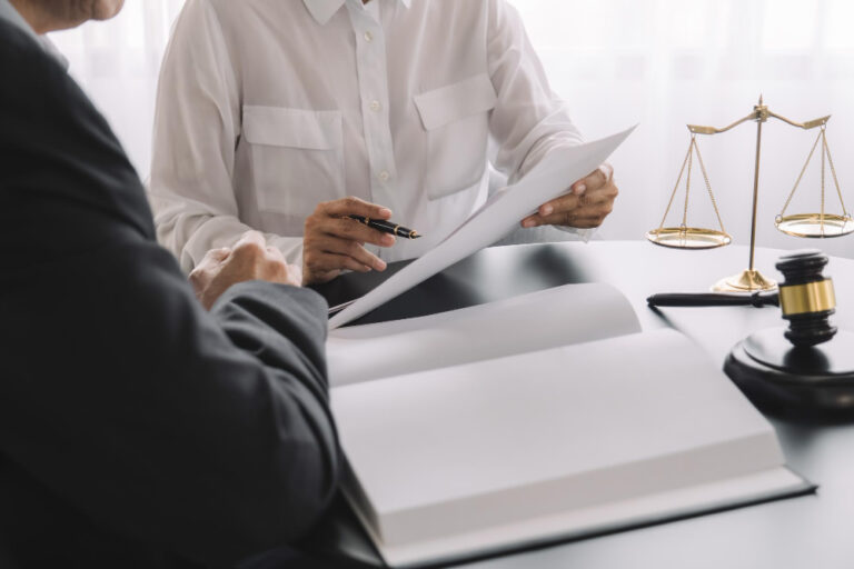 استشارات قانونية وشرعية متخصصة في الزواج، الطلاق، الميراث، والديون.